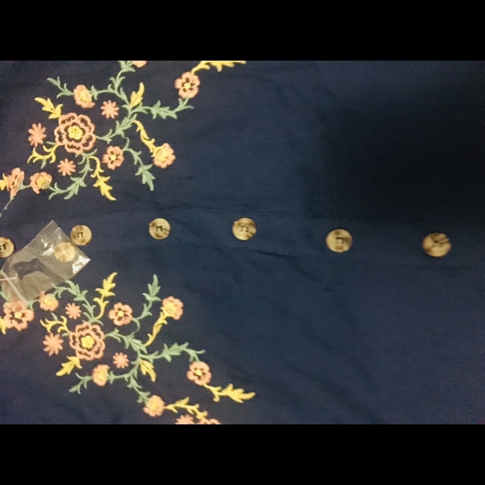 Shirt / - Picture 8 of 8